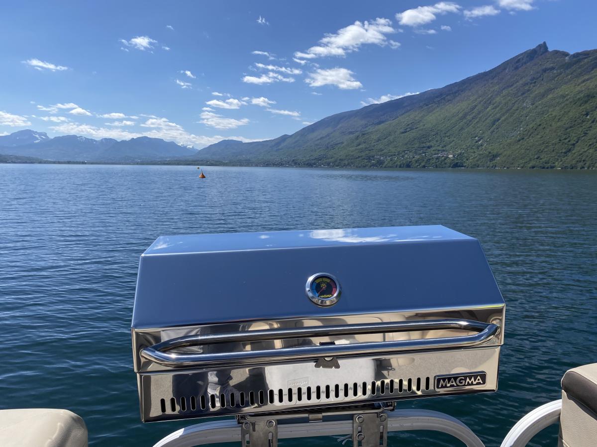 6.Location BBQ Boat