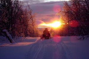 3. EVENING ESCAPADE PISTES : SNOWMOBILE + MEAL - 2 PERSONS - CHAMROUSSE