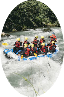 Affrontez les rapides sauvages de la Savoie en rafting sur l’Isère pour une descente pleine de sensations fortes. Encadrée par des guides expérimentés, cette activité allie plaisir, adrénaline et découverte des paysages alpins.
